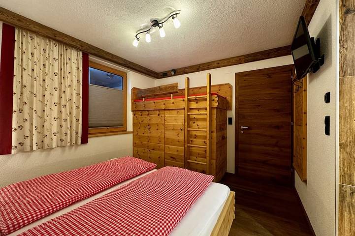 Hütte für 6 Personen, mit Sauna und Terrasse sowie Garten in Aschau im Zillertal - 4