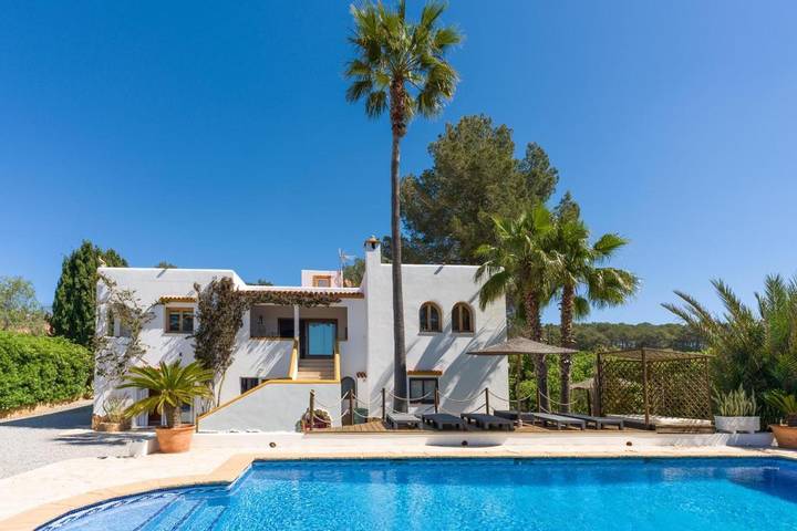 Chalet para 12 personas, con jardín además de vistas y piscina - 1