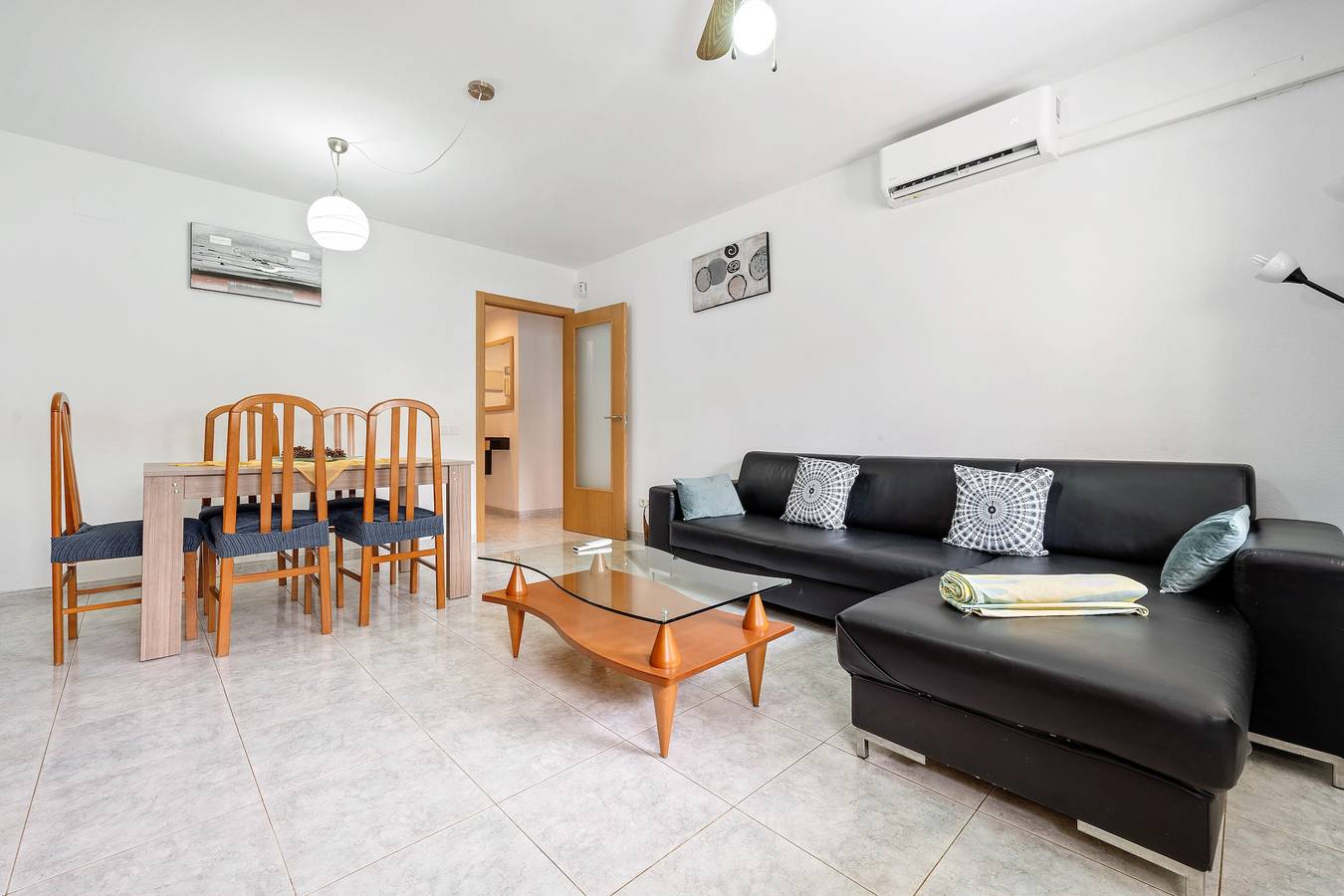 Apartamento entero, Apartamento 'Constancia' con vistas a la montaña, Wi-Fi y aire acondicionado in Tierras del Ebro, Delta del Ebro