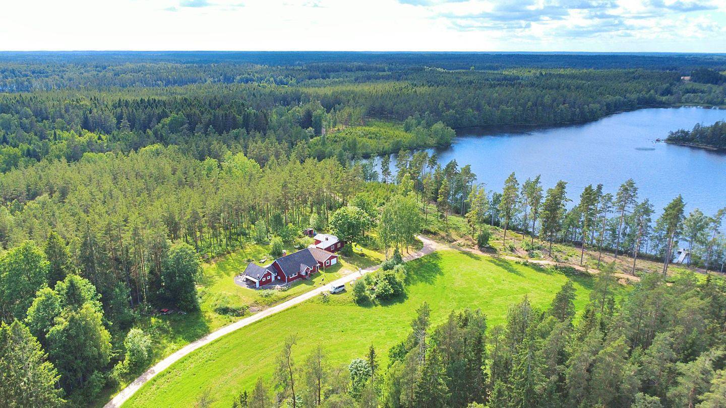 Hus för 6 Personer, med trädgård samt sjöutsikt och bastu, med husdjur