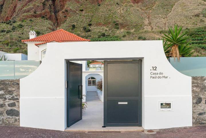 Location de vacances pour 8 personnes, avec jardin et vue sur le lac ainsi que vue et piscine à Paul Do Mar - 3