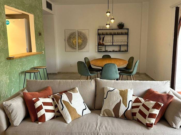 Entire holiday apartment, 2 bdr apartment next to the beach in Puerto Banús in Medina Gardens, Marbella