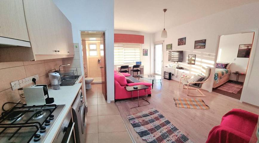 Ferienwohnung für 2 Personen, mit Balkon und Ausblick in Limassol