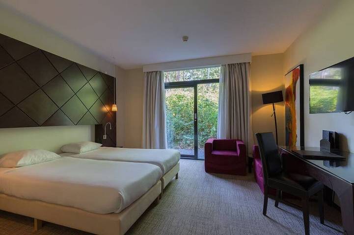 Your Ideal Stay Near Eindhoven! Indoor Pool, Free Parking, Onsite Dining! in Leende, Nordbrabant
