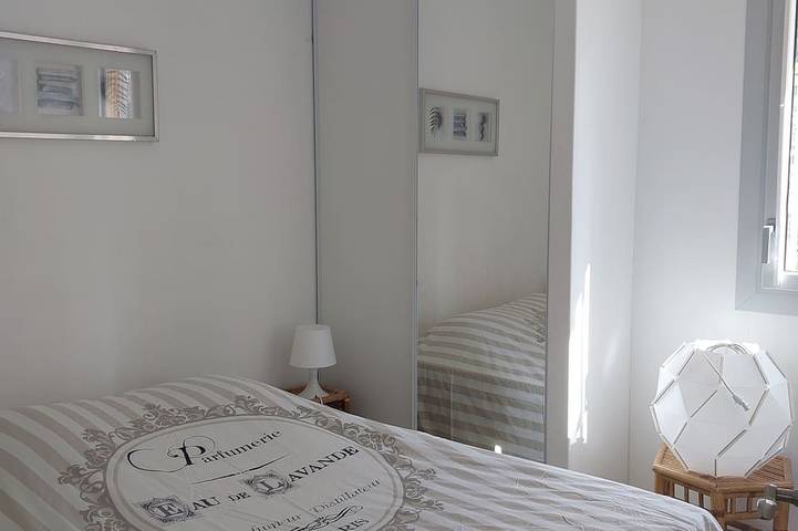 Gîte pour 4 personnes, avec terrasse et jardin dans Port Pin Rolland - 2