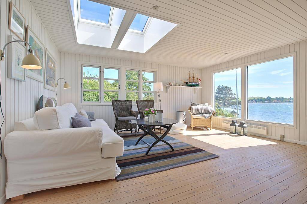 Wonderful beachfront holiday home with a large terrace and panoramic views of Knebel Cove – the perfect spot for tranquillity, nature and seaside living. in Knebel, South Djursland