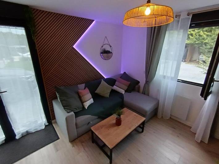 Location de vacances pour 6 personnes, avec jardin ainsi que piscine et vue dans Lesches