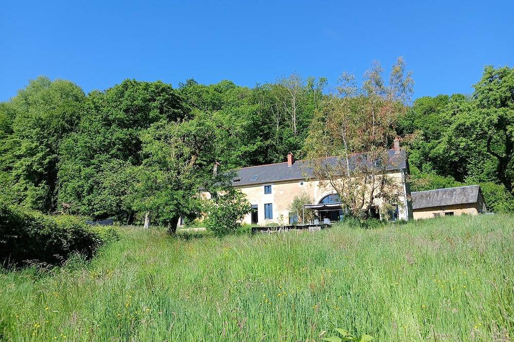 Très belle longère au calme, idéale familles, vue panoramique. in Neuvy-Deux-Clochers, Région de Bourges
