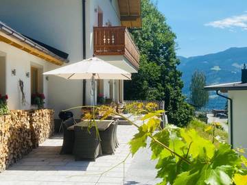 Chalet für 12 Personen, mit Sauna und Pool sowie Garten und Ausblick in Zell am See