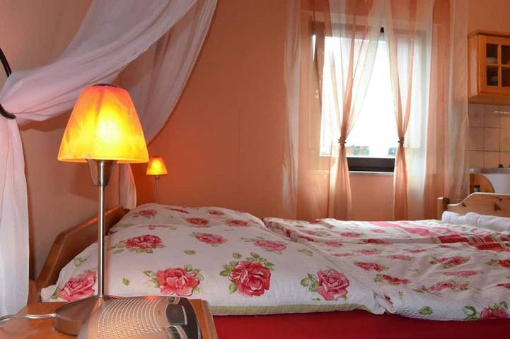 Appartamento intero, Double room with shared shower no. 1 and 2 in Arnsberg, Hochsauerlandkreis