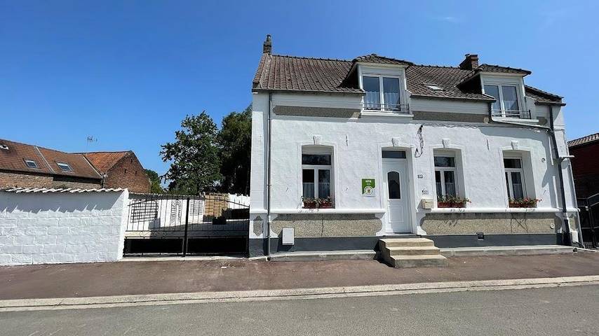Gîte pour 8 personnes, avec terrasse et jardin