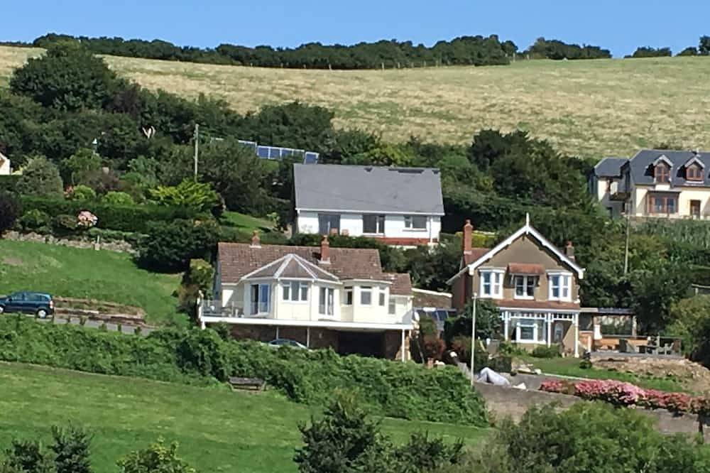 Modern 3 Bedroom Bungalow with Fantastic Views Over the Bay of Combe Martin in Combe Martin, Exmoor