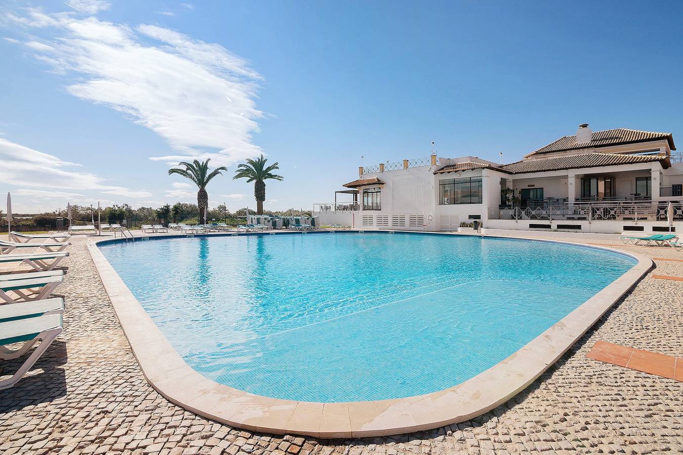 Appartement entier, Appartement "Golden Sea" avec piscine partagée, Wi-Fi et climatisation in Cabanas de Tavira, Conceição e Cabanas de Tavira