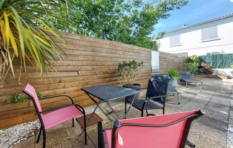Location de vacances pour 5 personnes, avec terrasse et jardin, animaux acceptés à Rivedoux-Plage