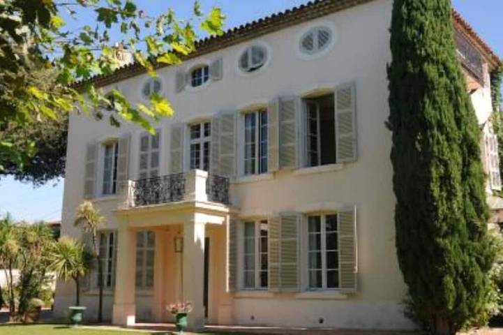 Ferme pour 14 personnes, avec terrasse et jardin à Marseille