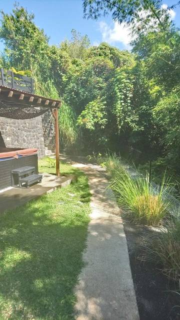 Gîte pour 4 personnes, avec jacuzzi et jardin à Petite-Île