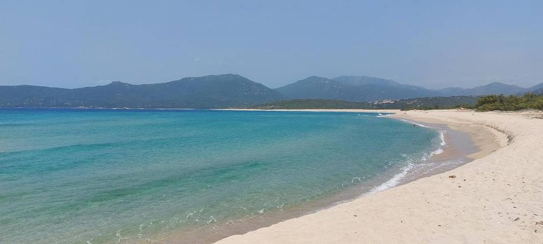 Appartement de vacances pour 4 personnes, avec vue et piscine ainsi que jardin et bassin pour enfant, animaux acceptés