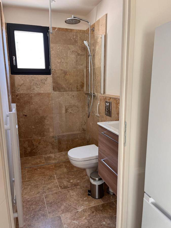 Gîte pour 4 personnes, avec terrasse ainsi que piscine et jardin à Aigaliers - 4