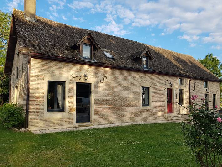 Gîte pour 8 personnes, avec Jacuzzi et Terrasse ainsi que Jardin et Sauna