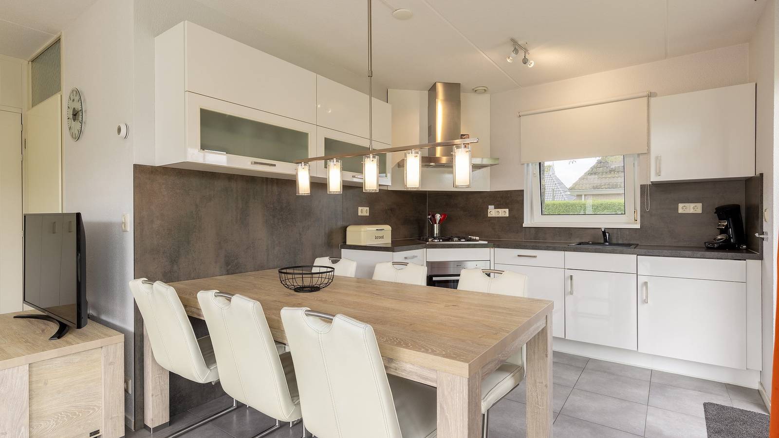 Summio Vakantiepark It Wiid — Wellness Wetterbungalow 6 in Earnewâld, Nationalpark De Alde Feanen