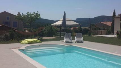 Gîte pour 2 personnes, avec jardin ainsi que piscine et vue à Malaucène