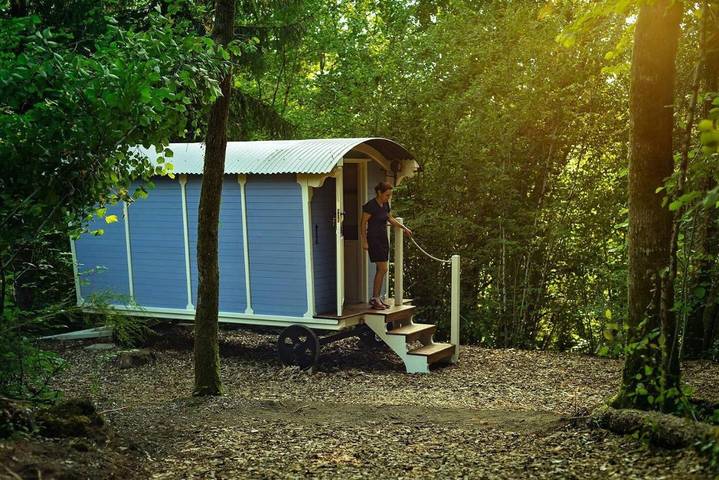 Location de vacances pour 2 personnes, avec terrasse ainsi que jardin et vue à Condat-sur-Ganaveix - 4