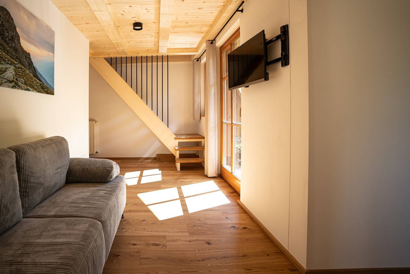Hel leilighet, Apartment “Hochwart” with Mountain View, Shared Pool and Wi-Fi in Plaus, Ortler Alps
