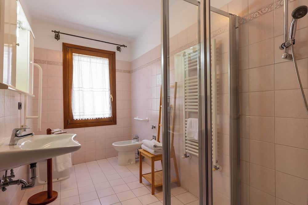 Apartamento entero, Apartamento en casa rural, Venecia. Dormitorio, baño, cocina completa / sala de estar. in Malcontenta, Mira