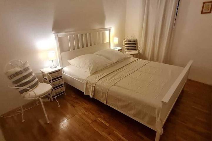 Maison de pêcheur individuelle avec jardin vieux, à 100 mètres de la mer. in Crikvenica, Primorje-Gorski Kotar