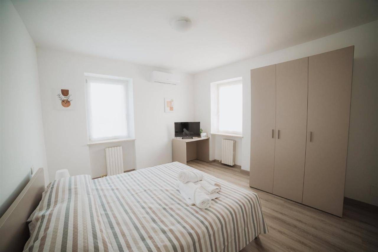 Double Room with Private External Bathroom in Sona, Gardasee-Berge