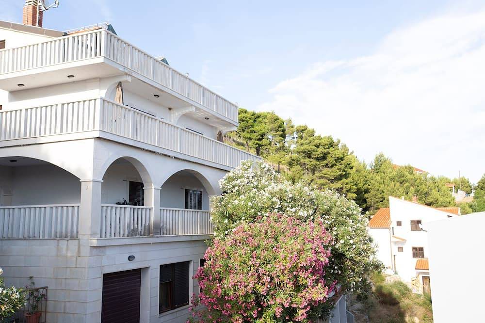 Entire apartment, One bedroom apartment with terrace and sea view Lokva Rogoznica, Omiš (A-19633-d) in Lokva Rogoznica, Split-Dalmatia