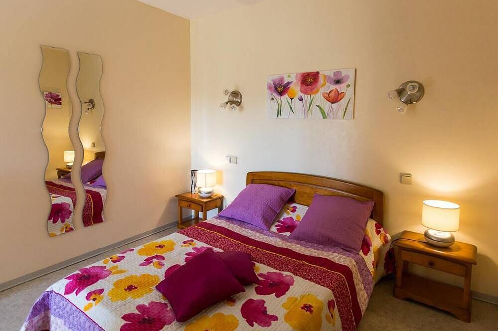 La Roque 14 people in Región de Castres