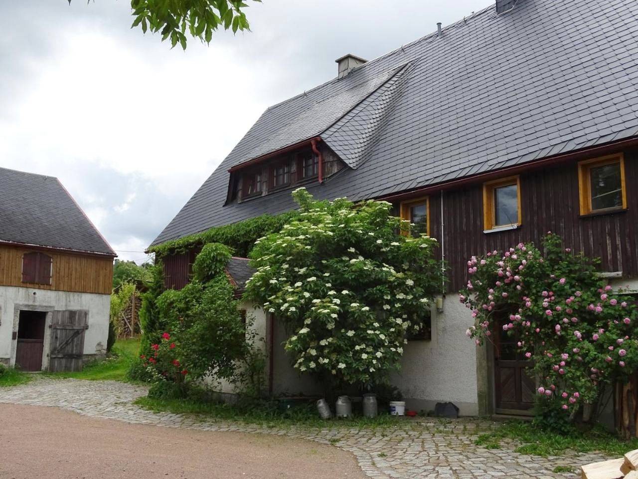 Ganze Wohnung, Three-Bedroom Apartment in Hermsdorf, Osterzgebirge