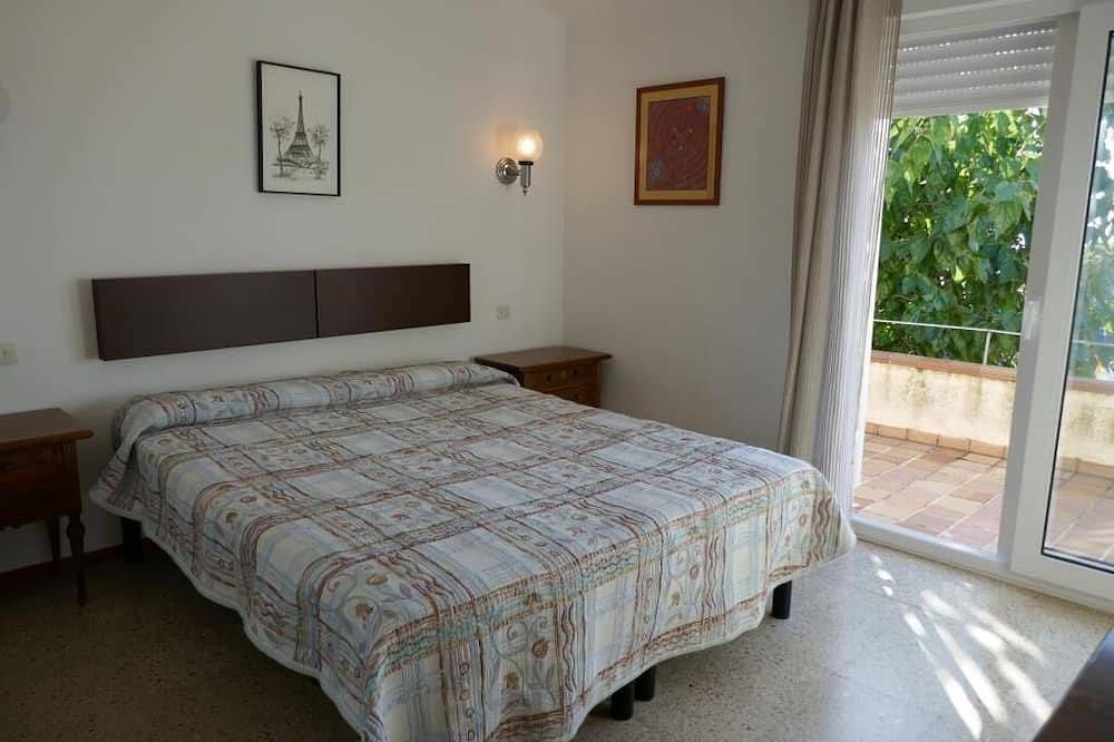 Casa Montse 2 mit Schwimmbad für 2 Häuser und Meerblick in Santa Maria de Llorell, Tossa de Mar