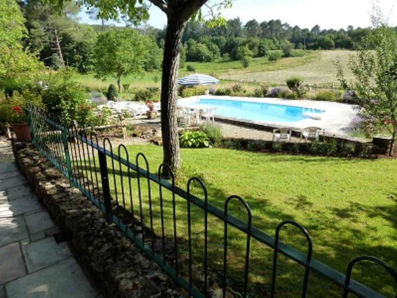 Le Papillon gite a Les Leroux in Frayssinet-le-Gélat, Quercy