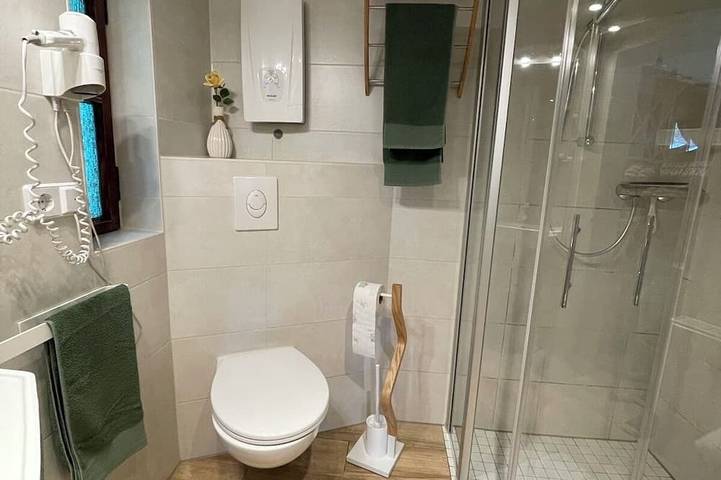 Ferienhaus direkt am Wald, ruhige Lage mit guter Anbindung in die City in Treptow - Köpenick, Berlin