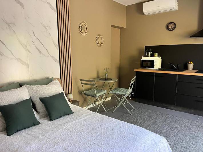 Gîte pour 2 personnes, avec Terrasse et Jardin à Cannes-et-Clairan