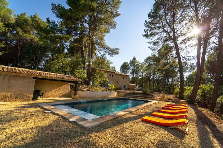 Location de vacances pour 6 personnes, avec piscine ainsi que jardin et terrasse à Roussillon - 2