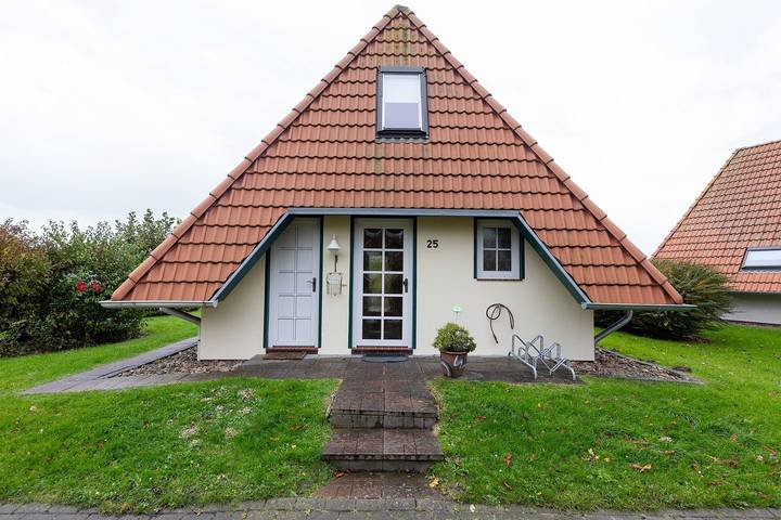 Ferienhaus für 4 Personen, mit Ausblick und Garten in Wremen