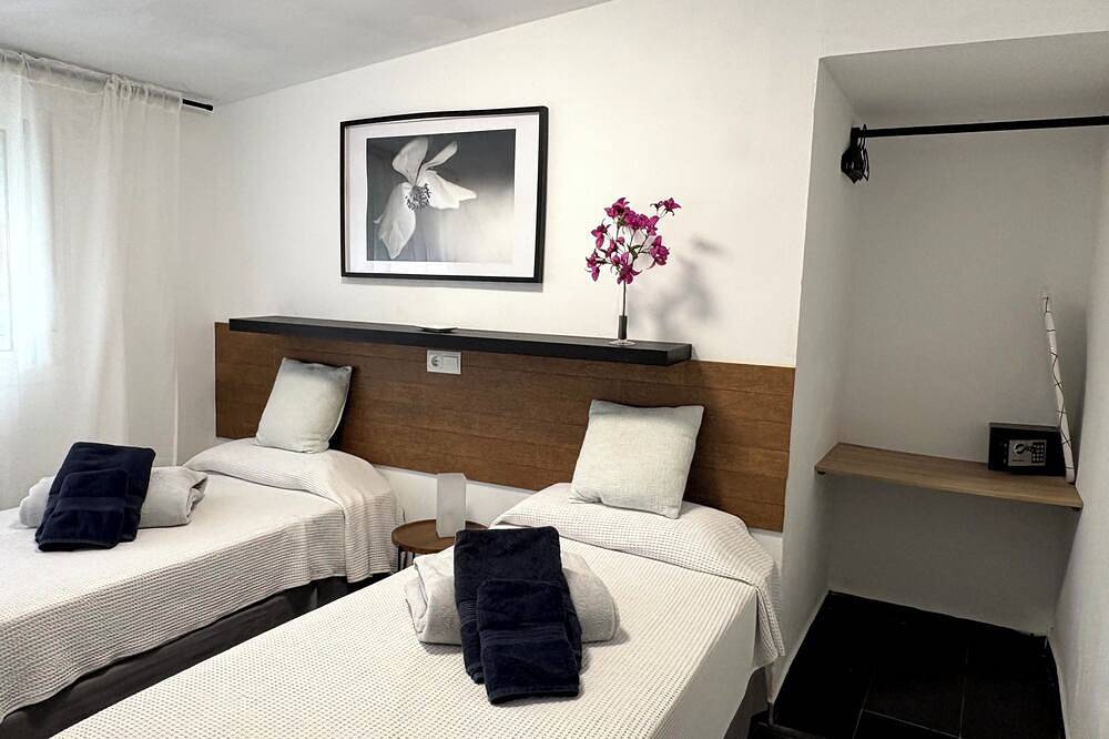 Entire apartment, Apartment 2 Almayate Beach in Almayate, Vélez-Málaga