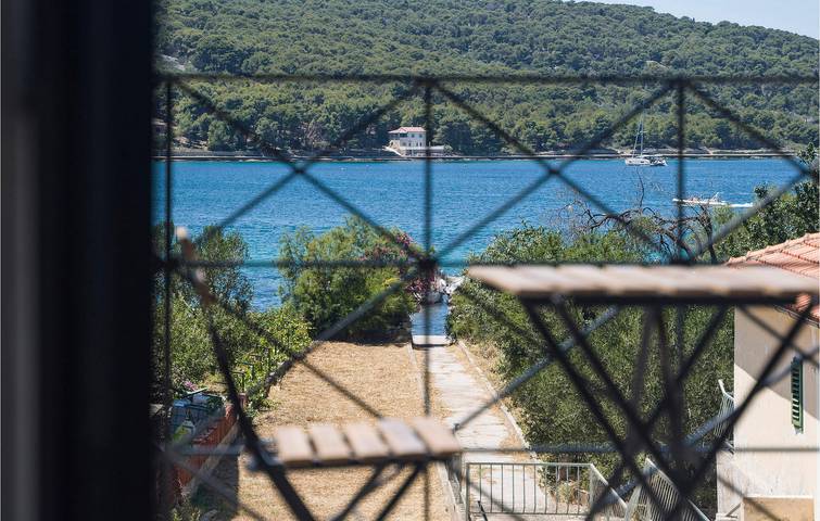 Urlaub am Meer: Gemütliches Apartment mit 1 Schlafzimmer, Pool, WLAN und atemberaubender Aussicht in Zlarin (Kroatische Adria), Dalmatinische Inseln