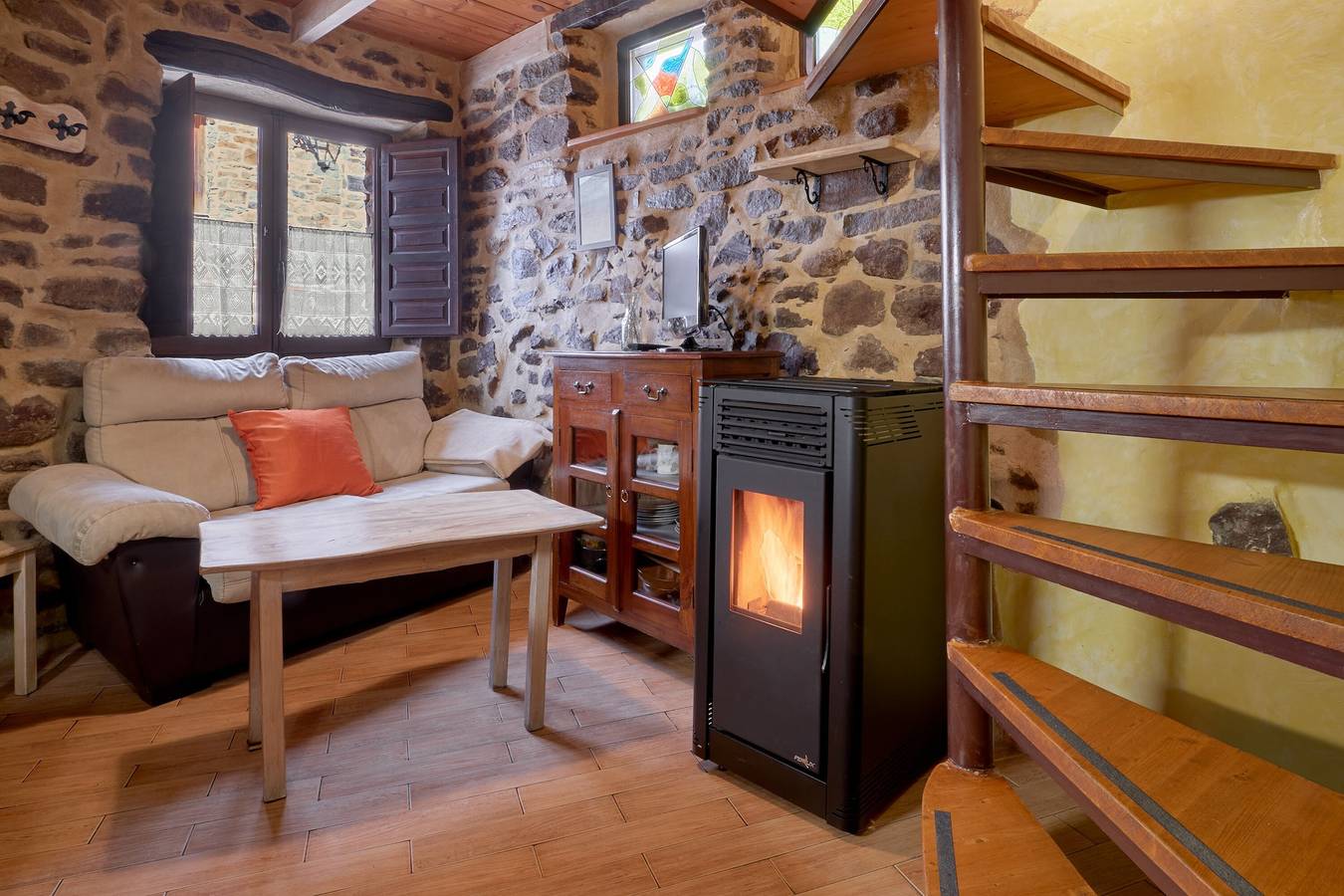 Maison de campagne "El Sardón 2" avec vue sur la montagne, Wi-Fi et climatisation in Bembibre, Chaîne Cantabrique