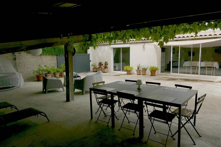 Gîte pour 4 personnes, avec jacuzzi à Espondeilhan
