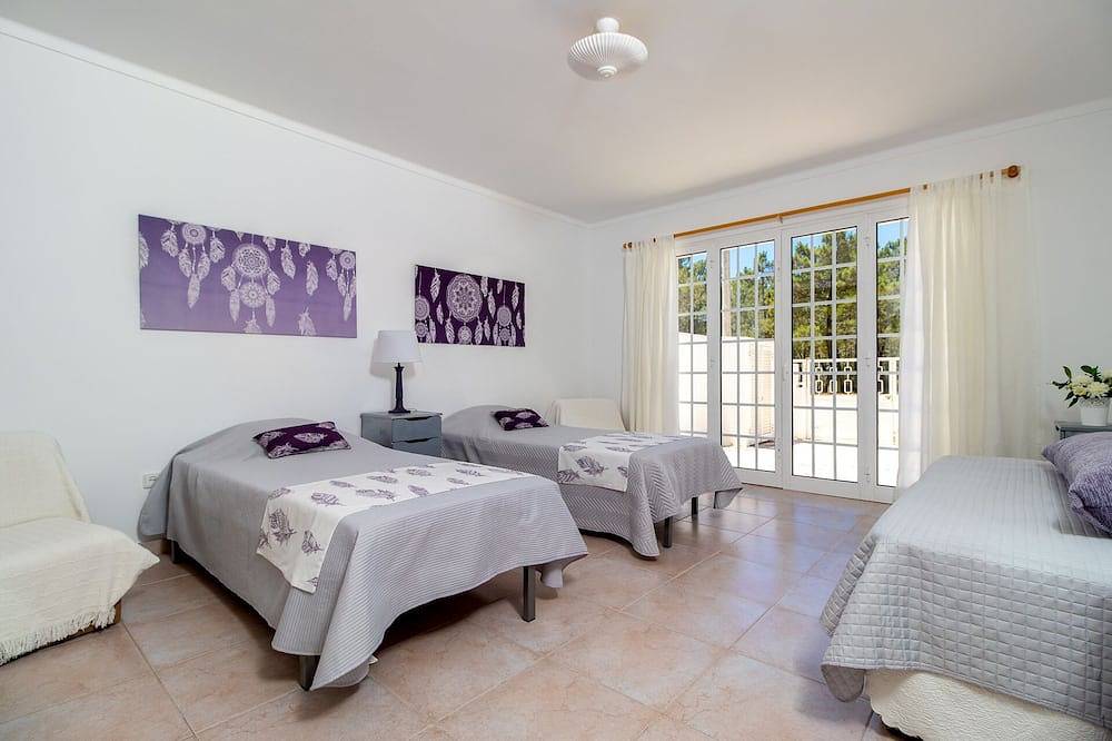 Spacious 4 bed villa, swimming pool, games room, 150m from the beach - 109964/Al in Castro Marim, Faro Distrikt