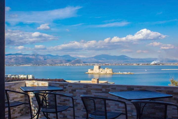Maison d’hôte pour 2 personnes, avec vue et terrasse, animaux acceptés à Nauplie