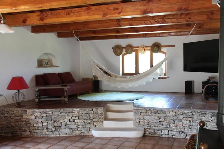 Location de vacances pour 5 personnes, avec vue et jardin, adapté aux familles à Saint-André-d'Olérargues - 2