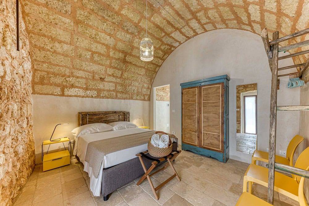 Entire house with private pool 5km from the sea in Salve, Golfo de Tarento