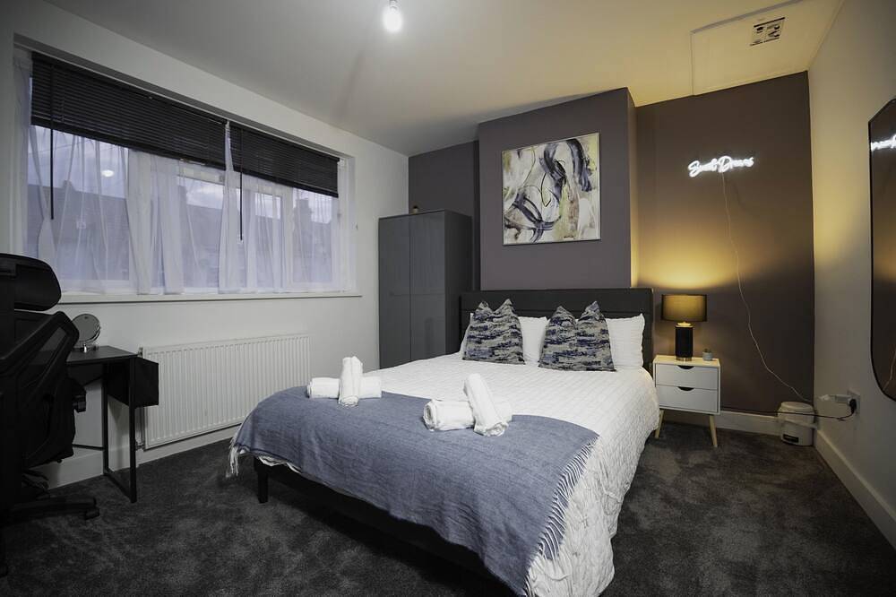 Spacious 3Br Home + Parking in Rochester, Kent Downs