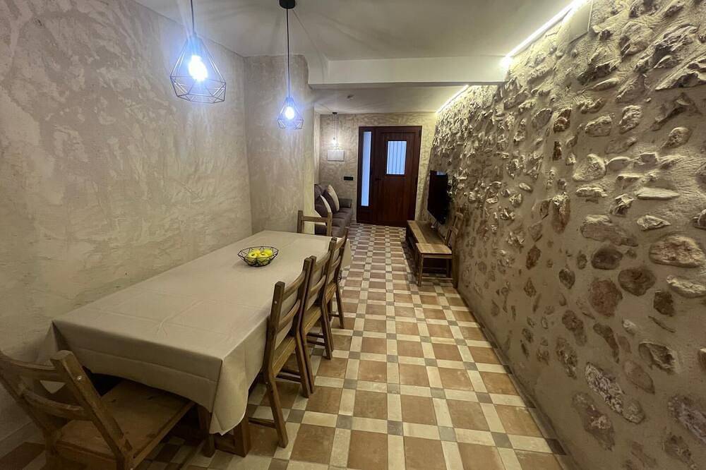 Casa Raquel Montanejos con capacidad para diez personas. in Montanejos, Provincia de Castellón