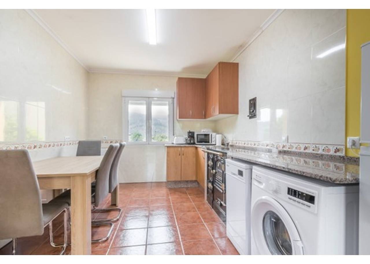 Casa 'El Trabaz' avec vue sur la montagne et jardin privé in Candamo, Nalón